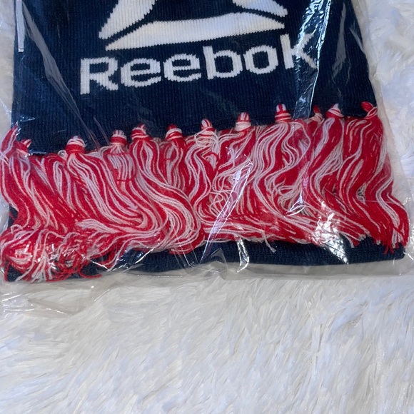 NWT Reebok Logo Fringe Scarf Unisex Red/Navy BLUE/White winte tassel accessories - Picture 3 of 4